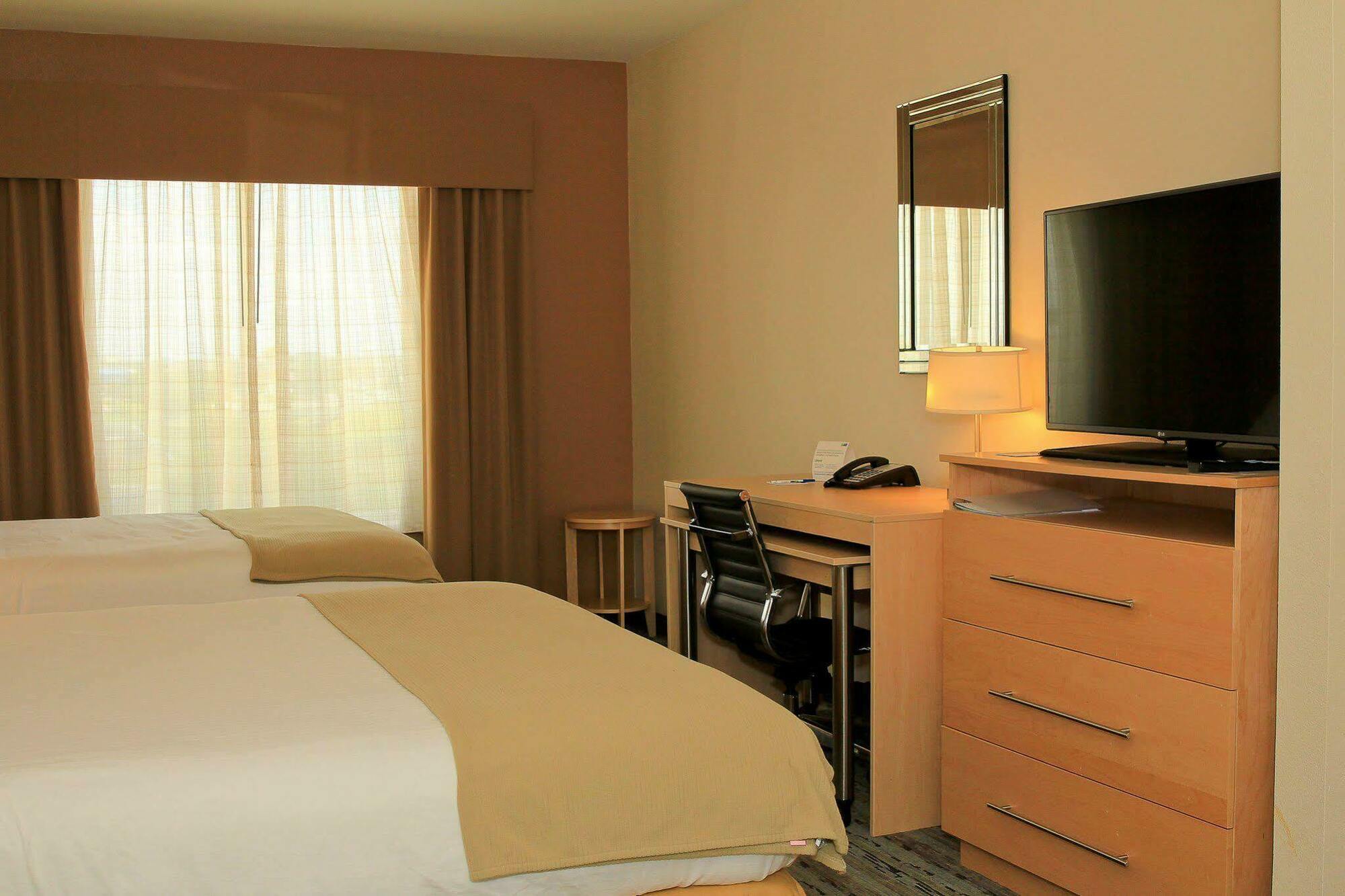 Holiday Inn Express & Suites San Antonio Brooks City Base, An Ihg Hotel Экстерьер фото